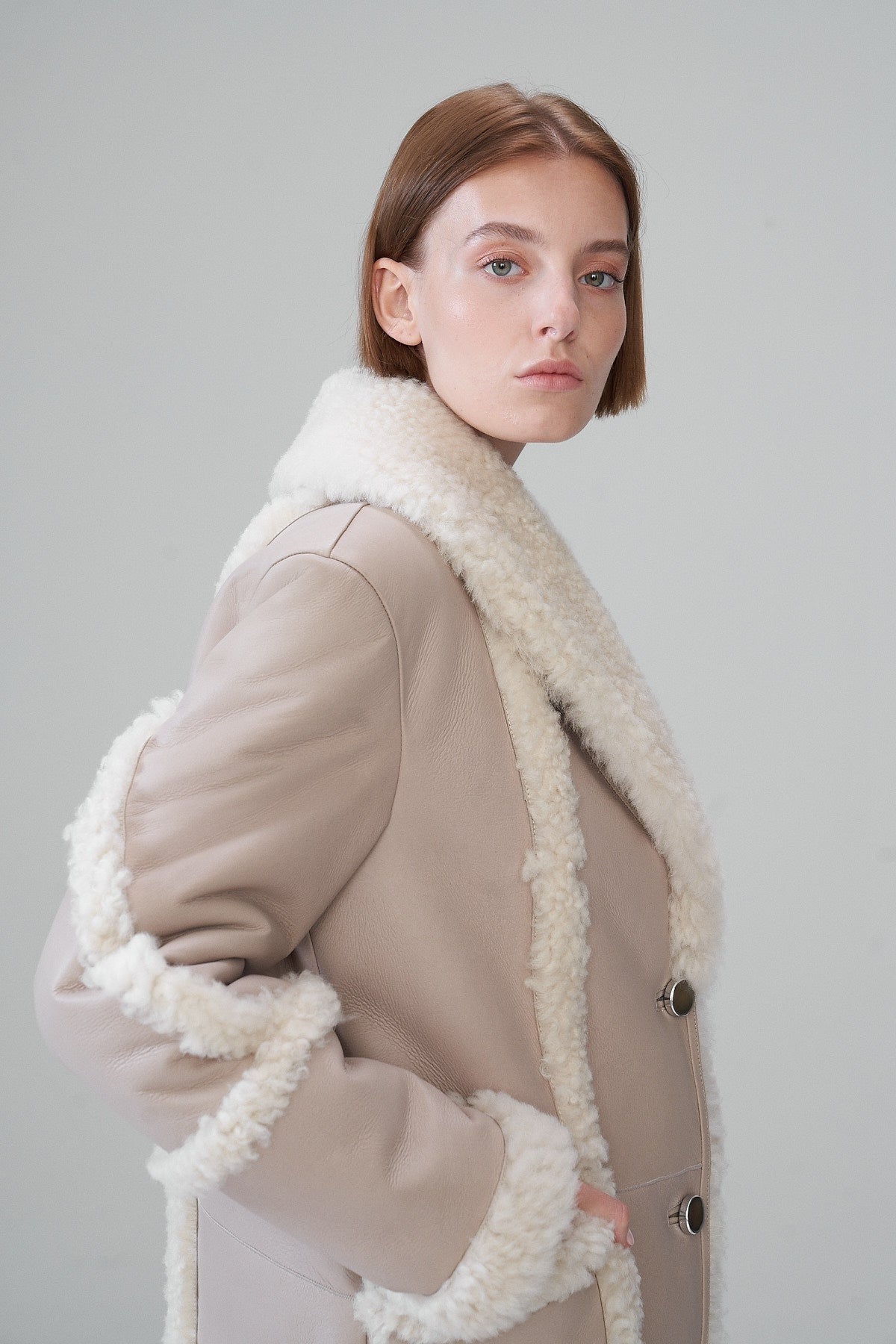 Women's B7 Shearling Fur Leather Coat in Off-White Arcane Fox