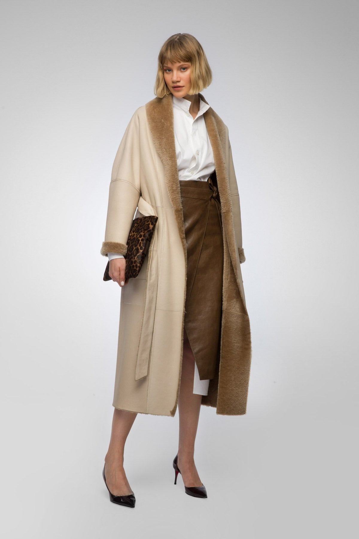 Women's Double Sided B7 Shearling Leather Coat In Beige Arcane Fox