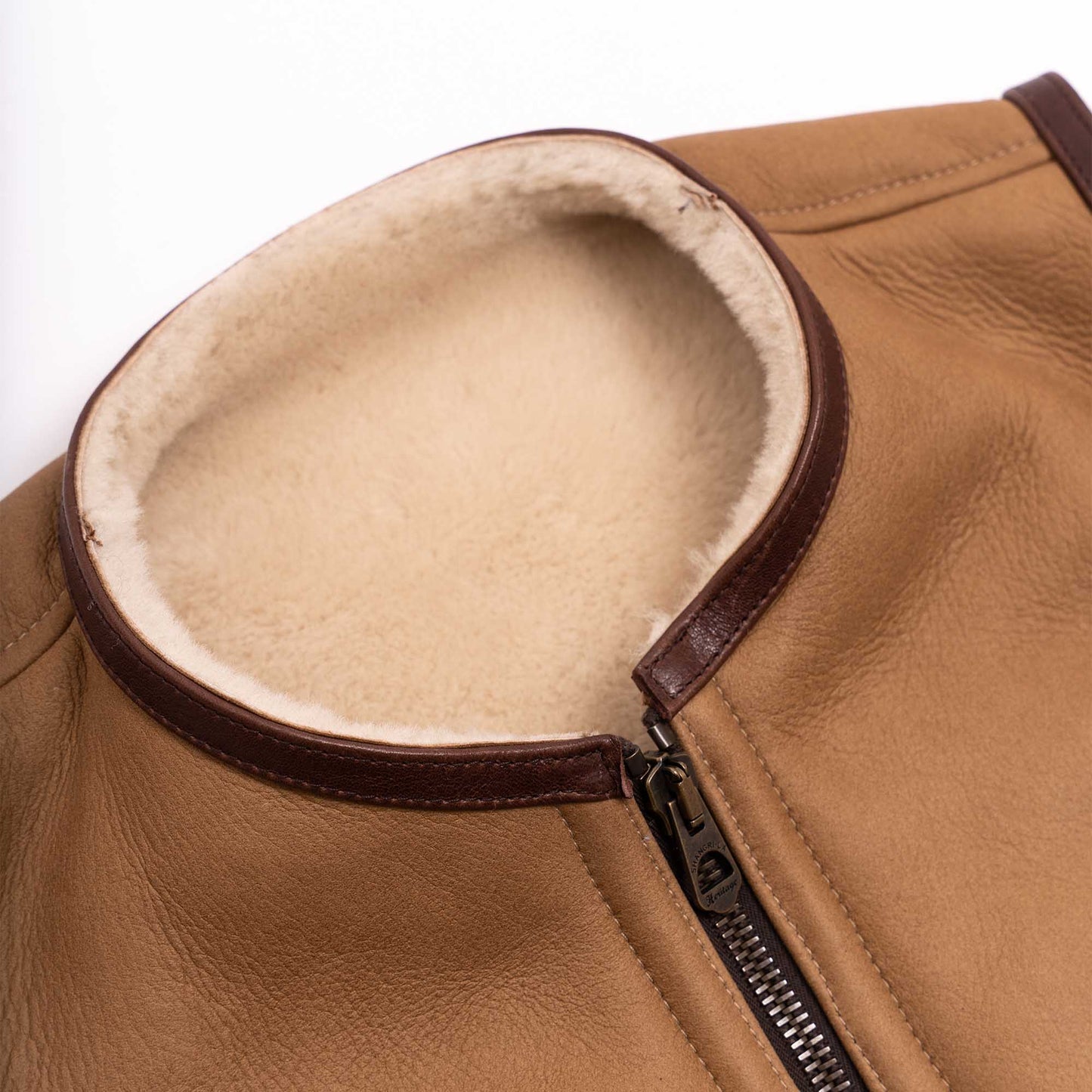 Men's Shearling Leather Vest In Beige With Patch Pockets