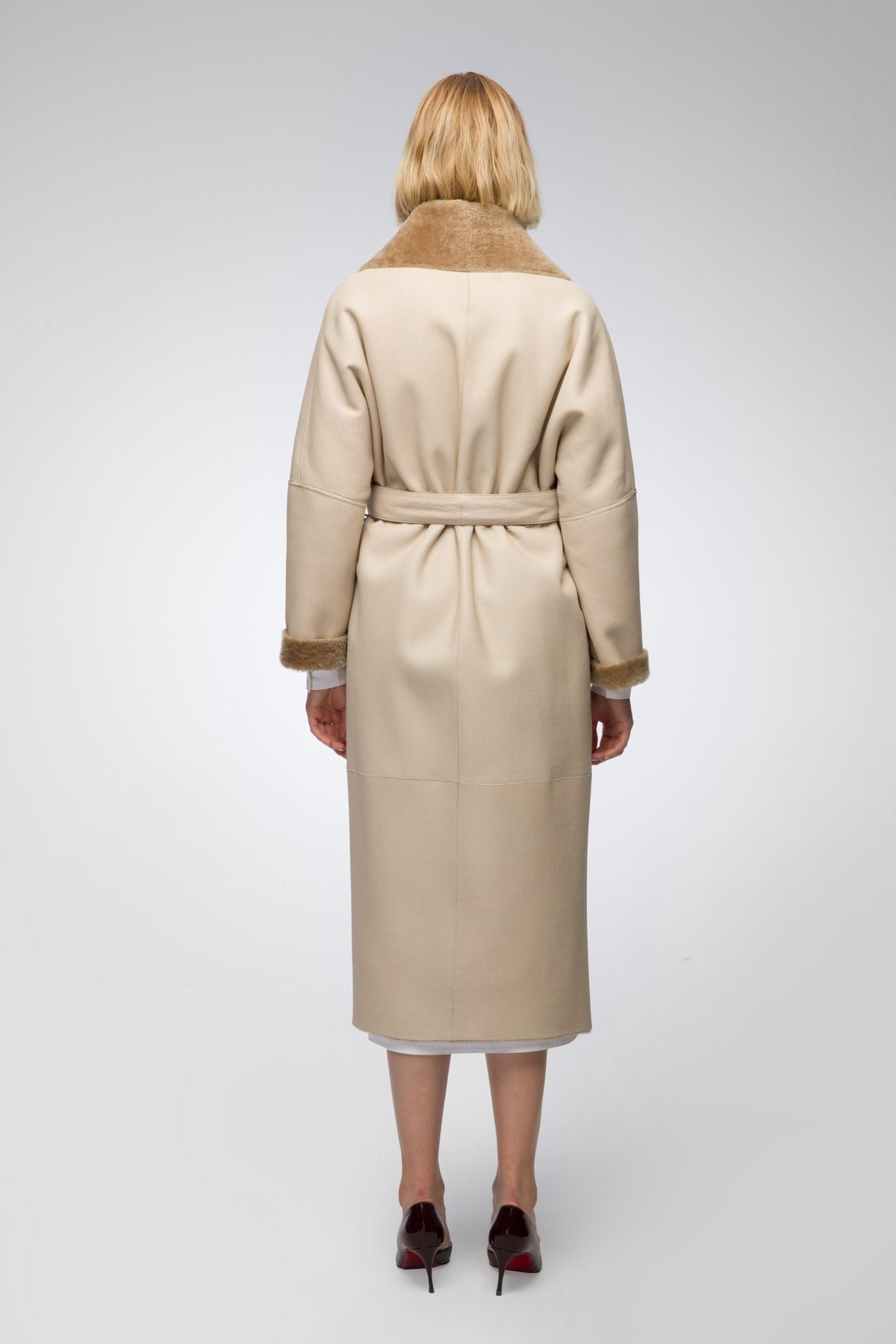 Women's Double Sided B7 Shearling Leather Coat In Beige Arcane Fox