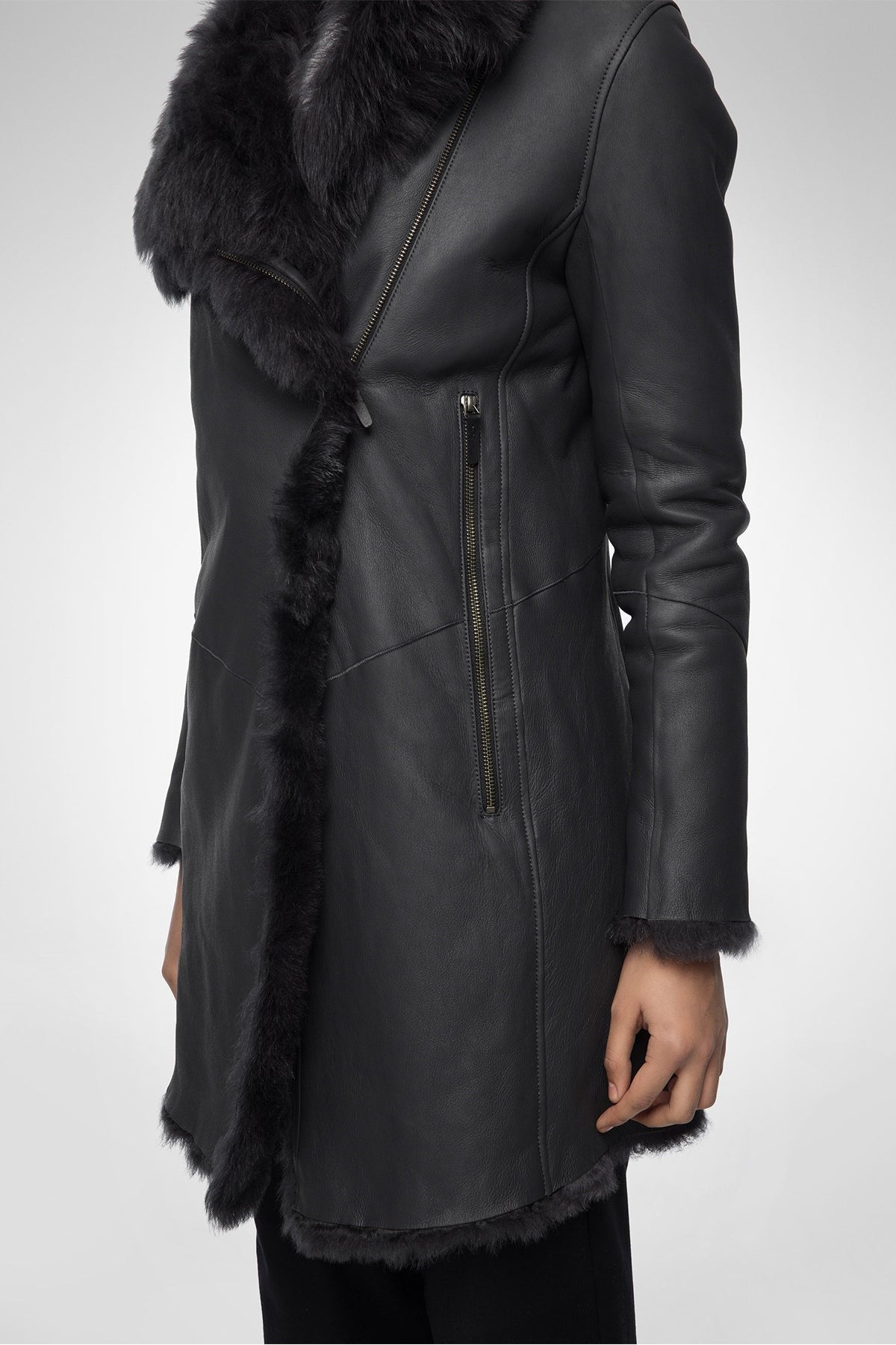 Women's Shearling Fur Leather Coat In Black Arcane Fox