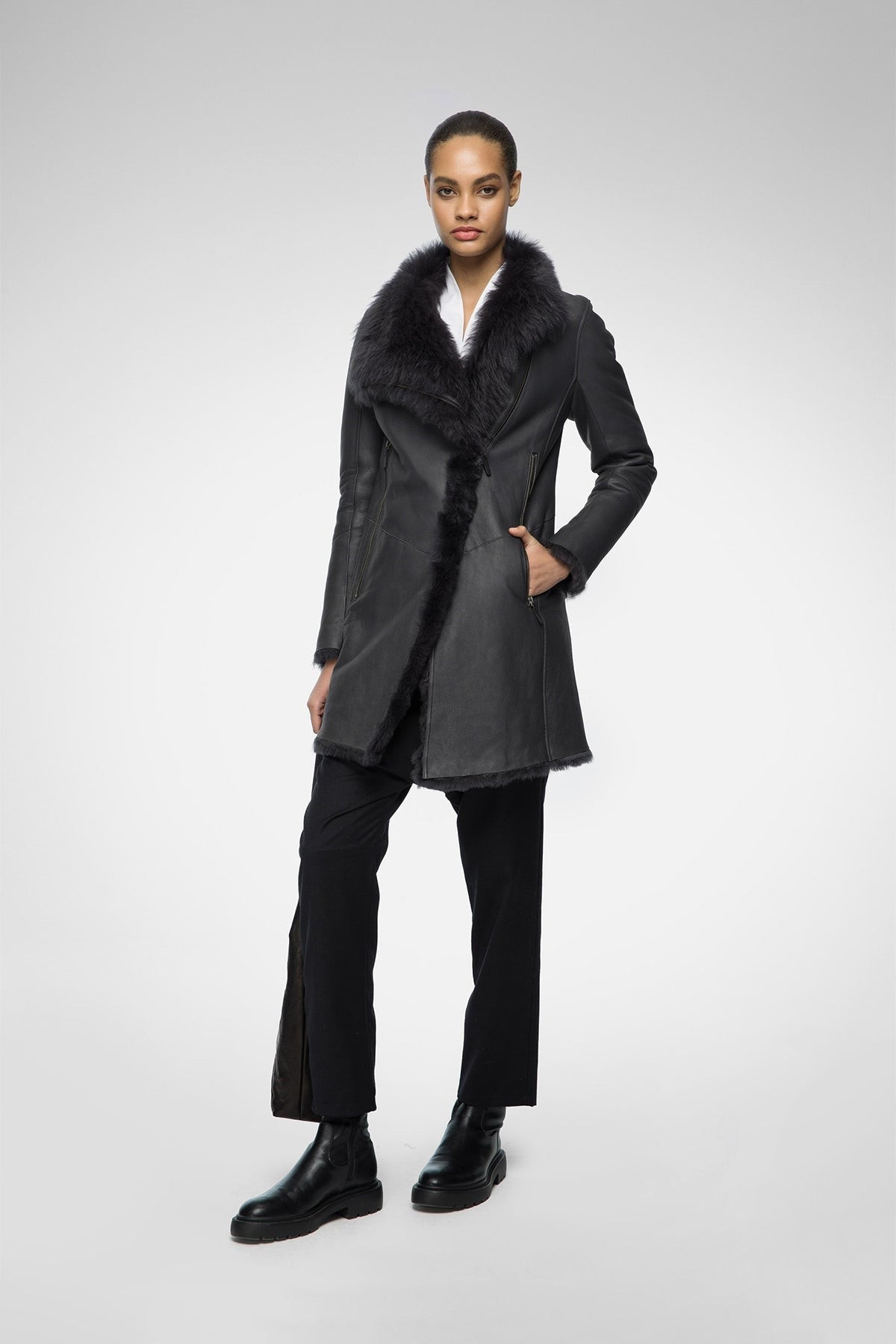 Women's Shearling Fur Leather Coat In Black Arcane Fox