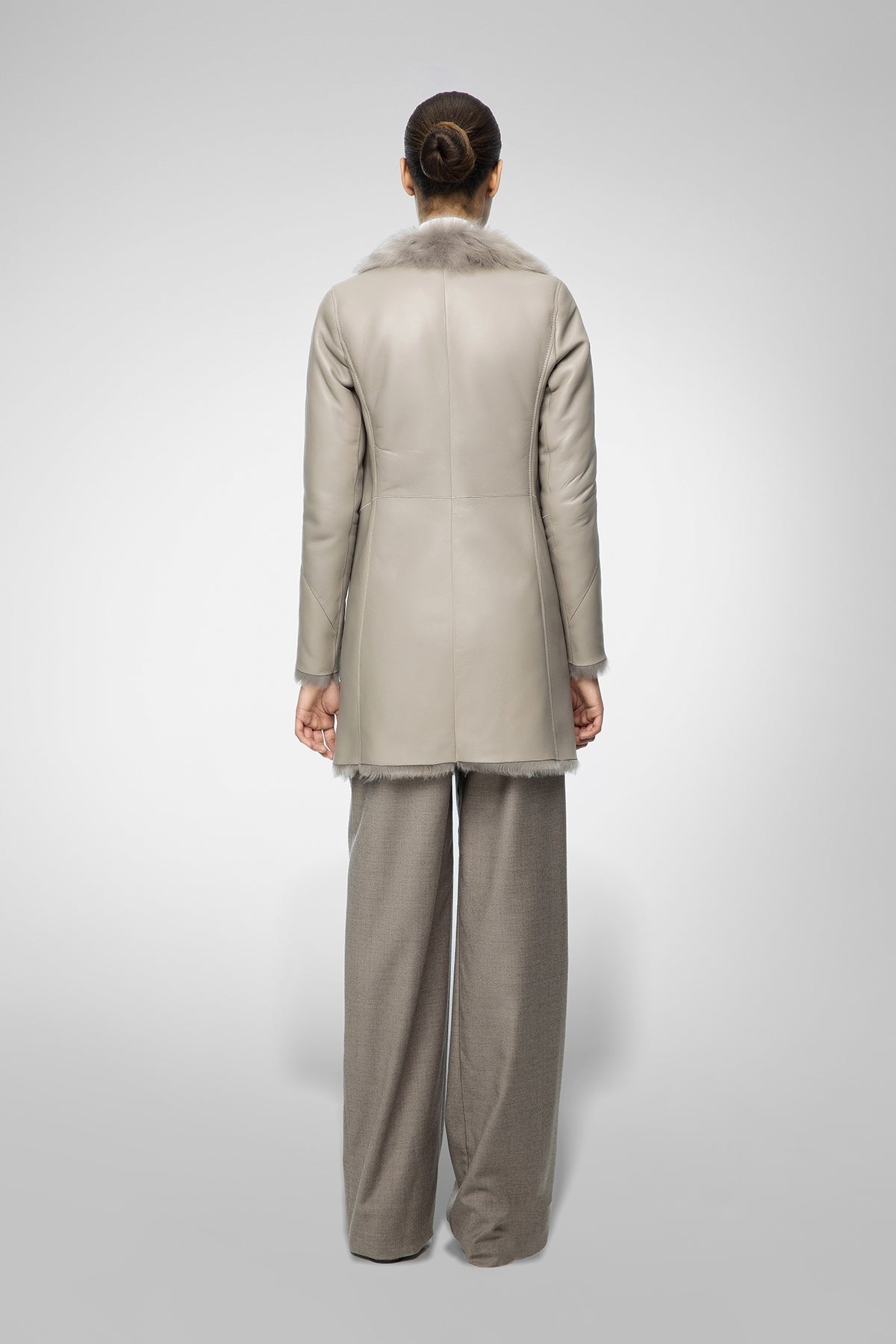Women's Shearling Fur Leather Coat In Light Gray Arcane Fox