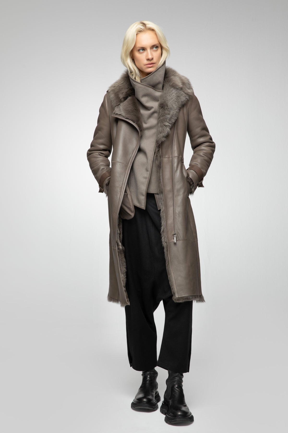 Women's Belted Fur Shearling Leather Coat In Brown