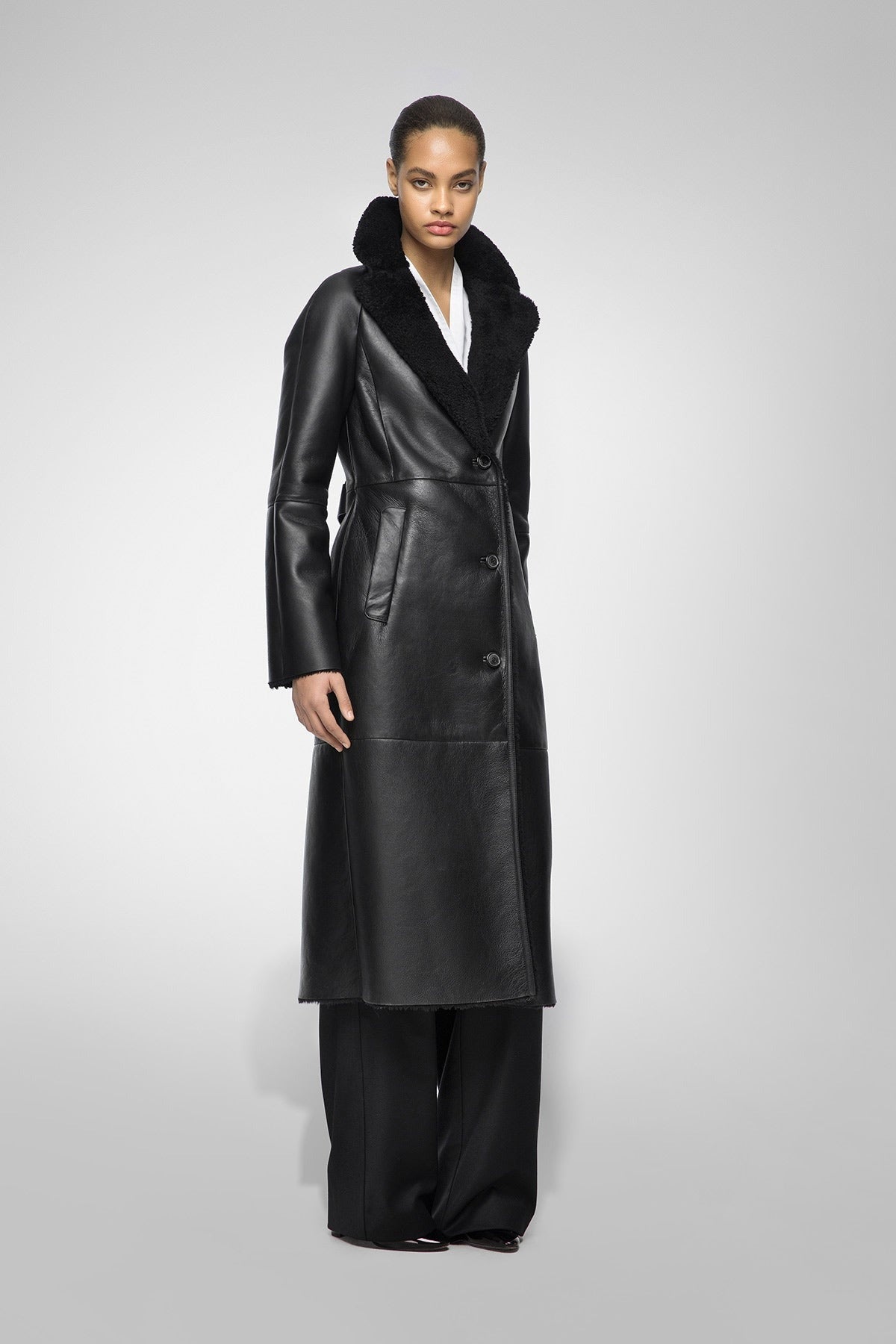 Women's Fur Shearling Leather Coat In Black