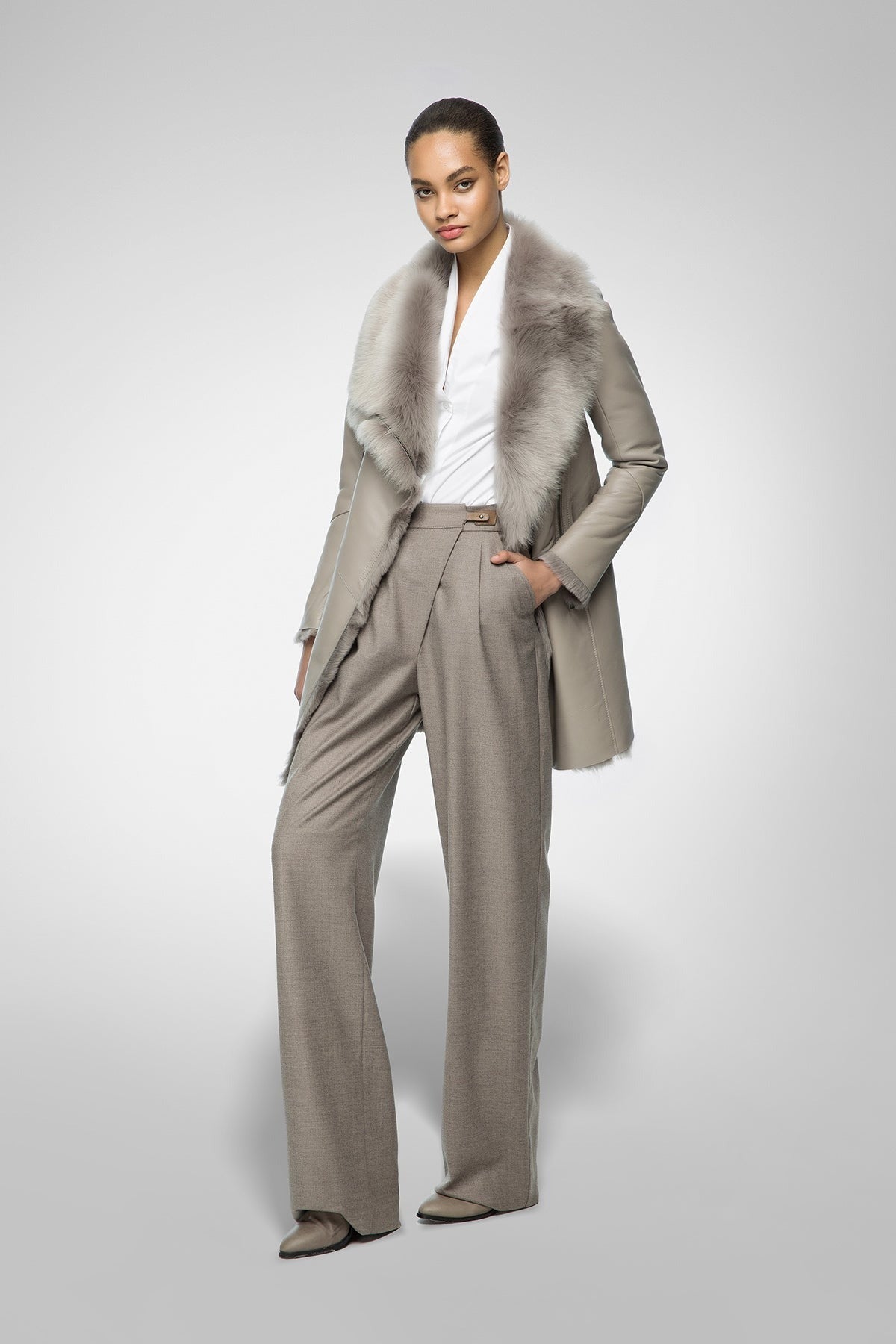 Women's Shearling Fur Leather Coat In Light Gray Arcane Fox