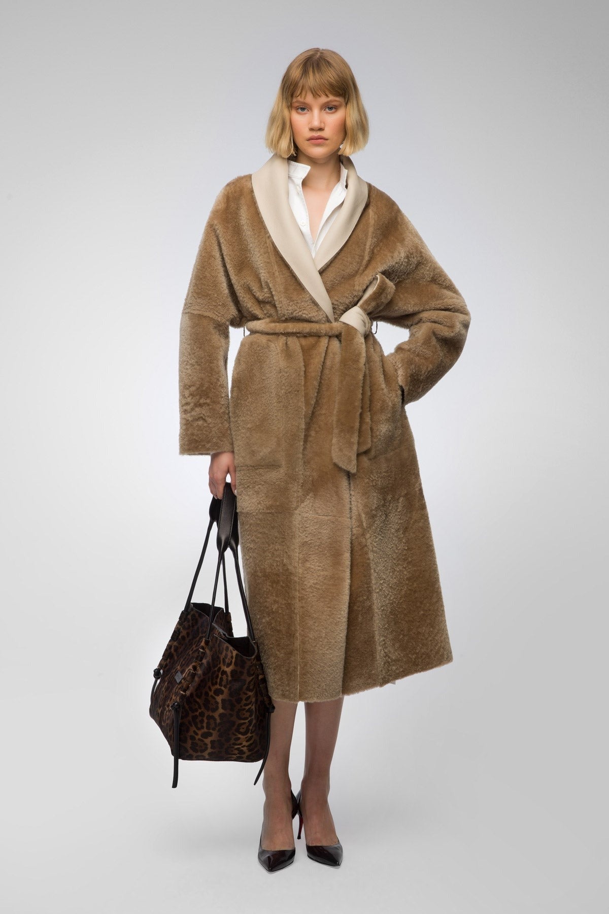 Women's Double Sided B7 Shearling Leather Coat In Beige Arcane Fox