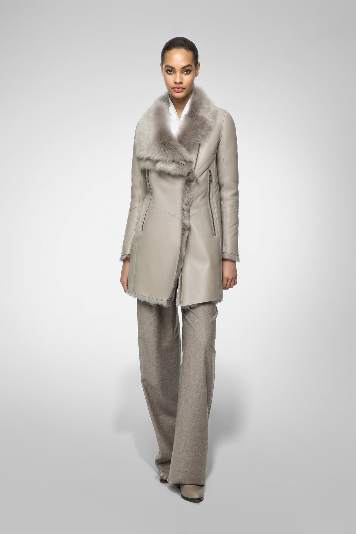 Women's Shearling Fur Leather Coat In Light Gray Arcane Fox