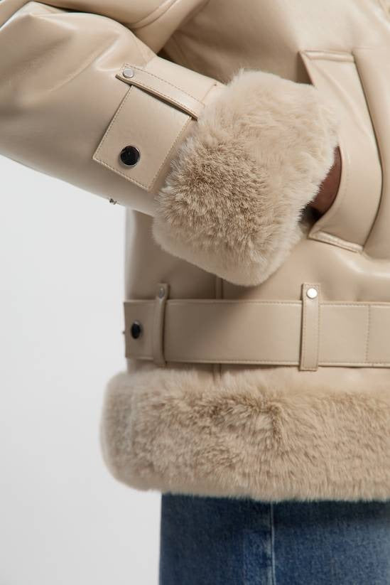 Women's B7 Shearling Beige Leather Jacket With Oversized Collar