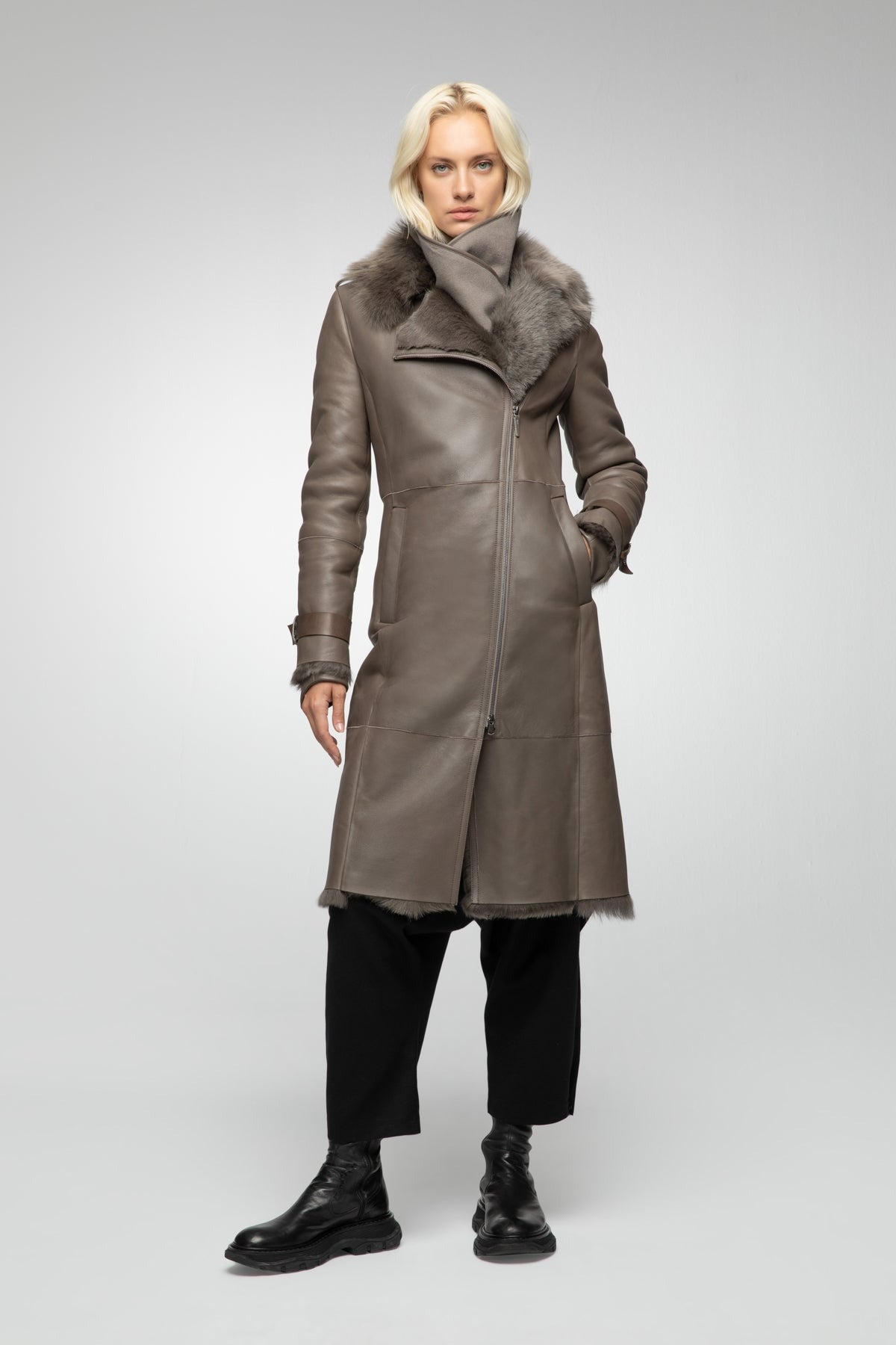 Women's Belted Fur Shearling Leather Coat In Brown