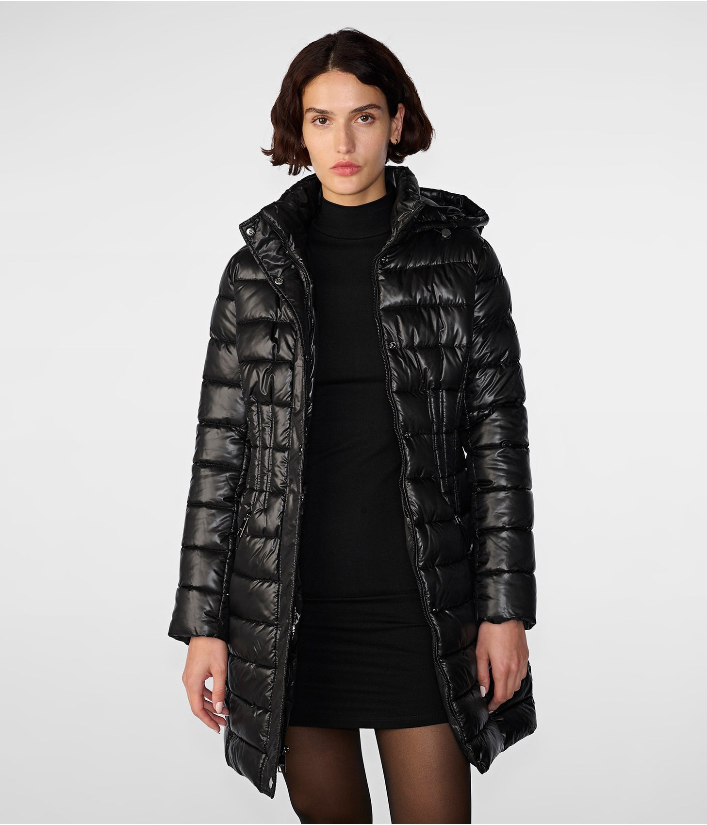 Women's Quilted Puffer Coat In Black With Hood
