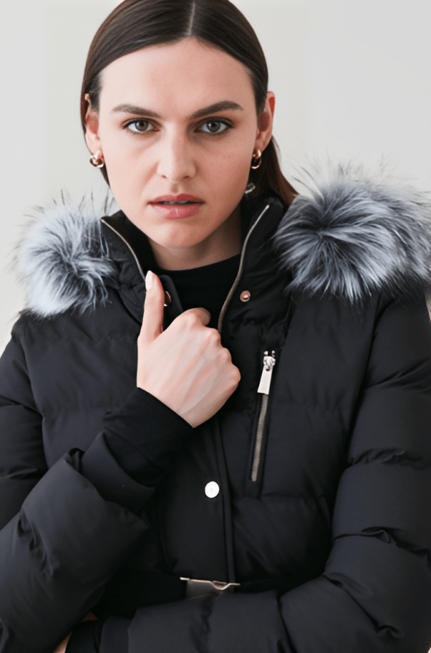 Women's Puffer Jacket In Black With Fur Hood