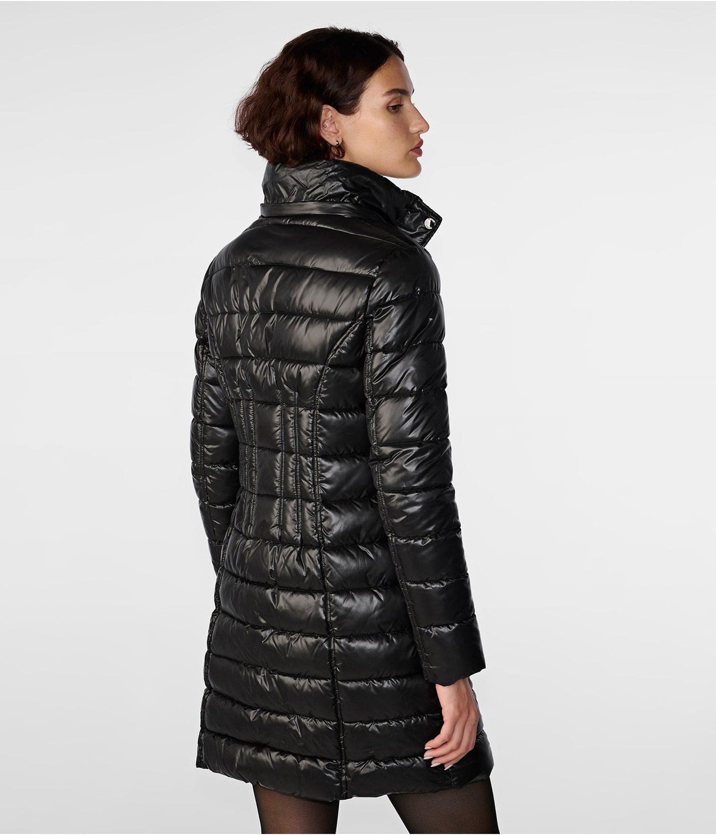 Women's Quilted Puffer Coat In Black With Hood